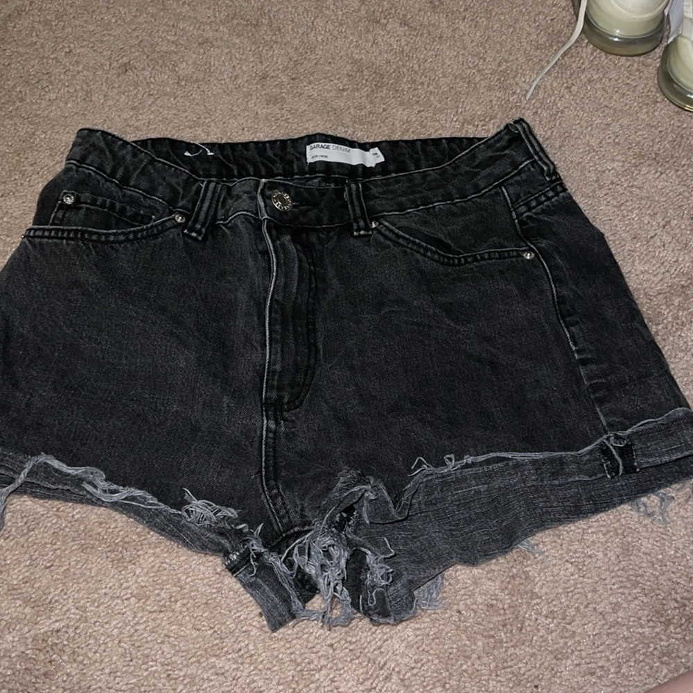 black mom jean style shorts